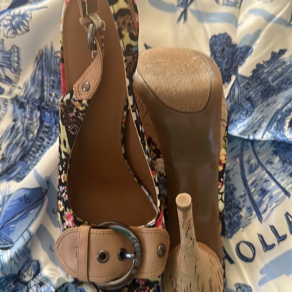 GUESS HEELS… - Picture 3 of 4